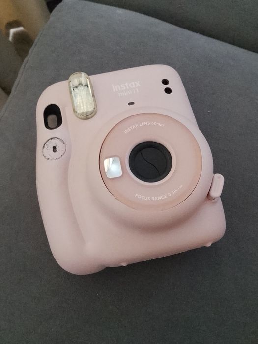 Продам instax mini 11