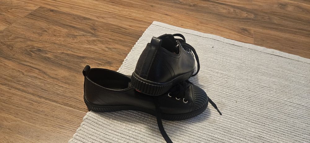 Prada dama ,au fost purtați de 2 ori!
