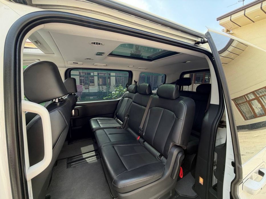 Hyundai Staria Idial holatda