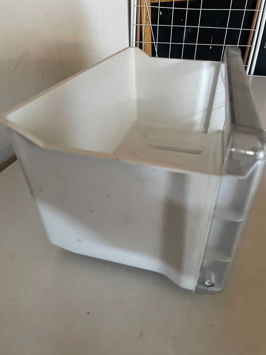 Sertar masina spalat congelator combina frigider Indesit Whirlpool