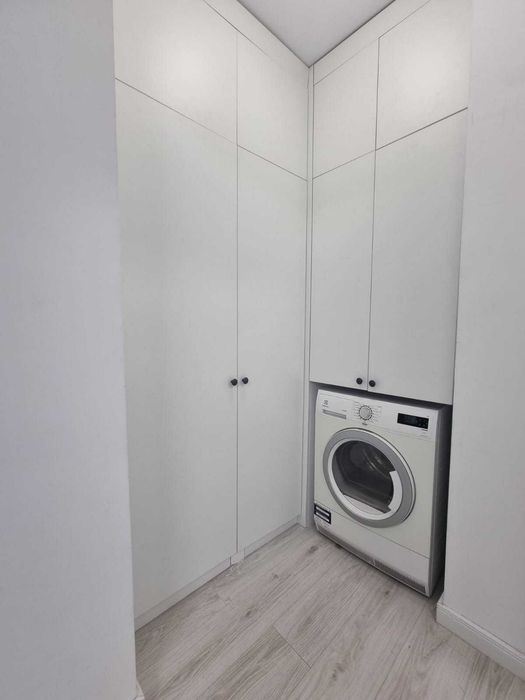 Particular inchiriez ap 2 cam Unirii, metrou, RENOVAT, loc de parcare!