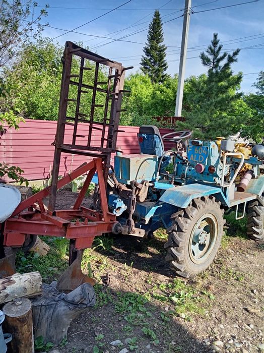 Продам трактор самодельный с прицепом, с документами.