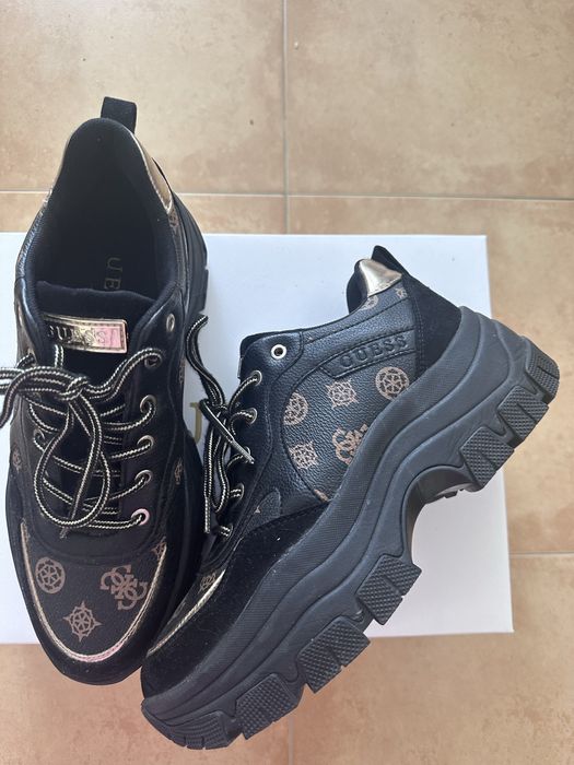 Продавам маратонки Guess, размер 39