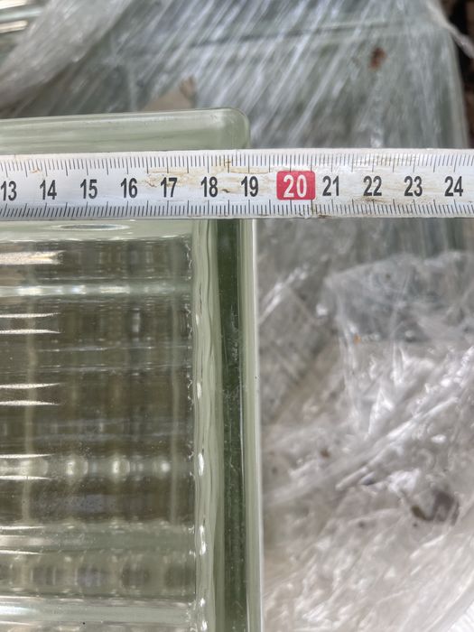 Продавам съклени тухли