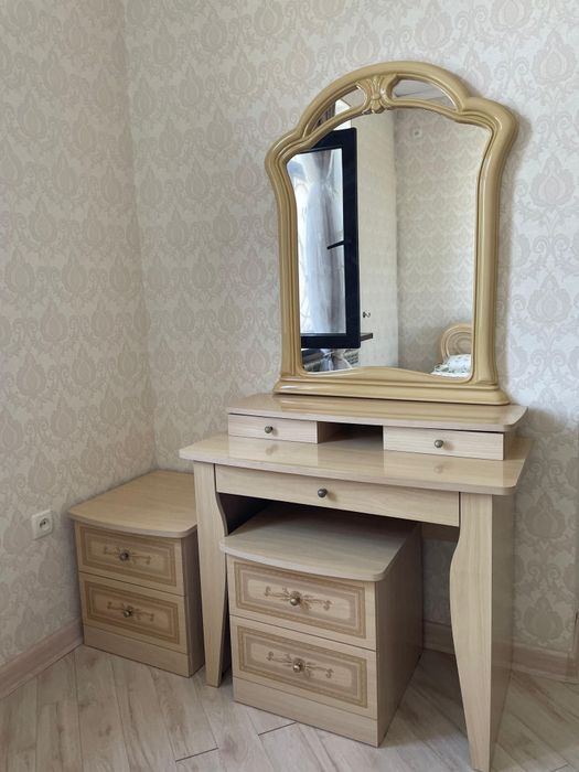 Продам спальный гарнитур