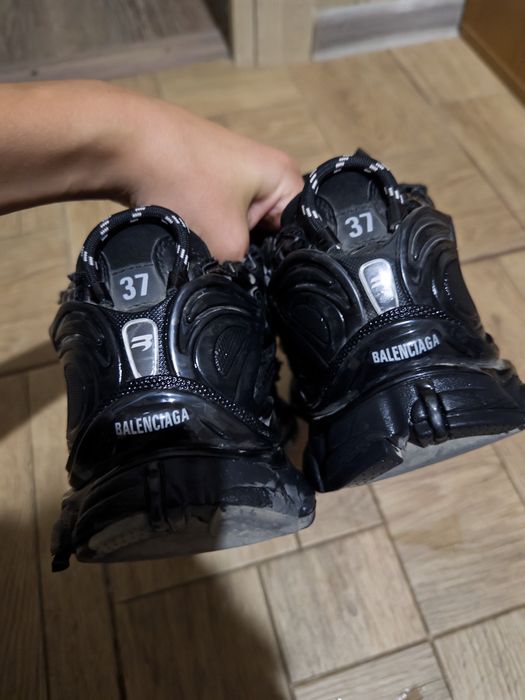 продам balenciaga runner black
