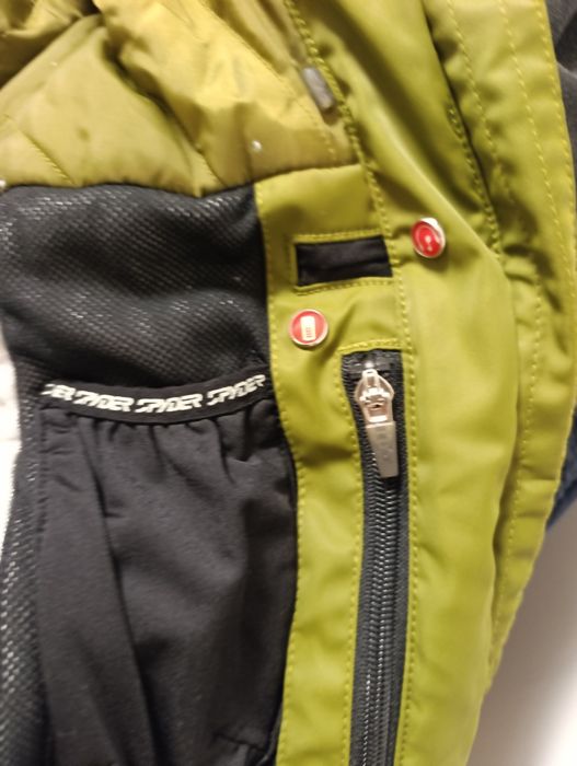 Vând geaca de Sky Spyder de dama  mărimea M purtata o singura data.