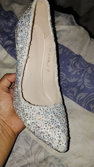 Ayollar tuflisi qulay 2 marta kiyilgan