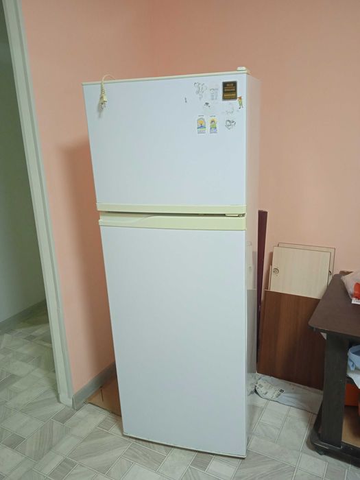 Холодильник на запчасти отдам даром