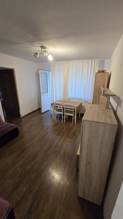 Vând apartament Km 4-5