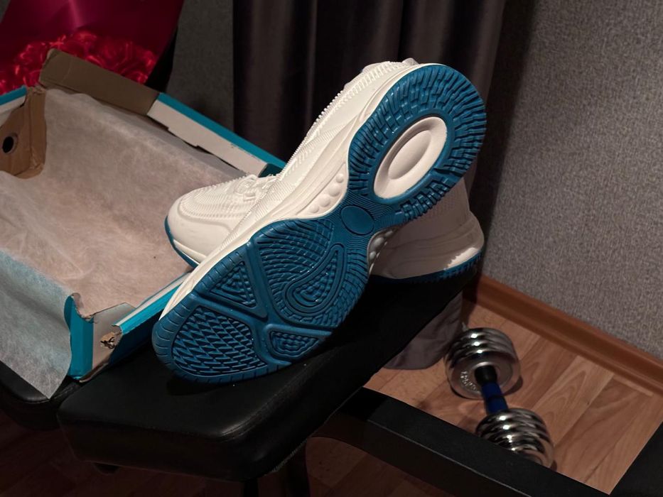 Кроссовки ASICS 44 размера