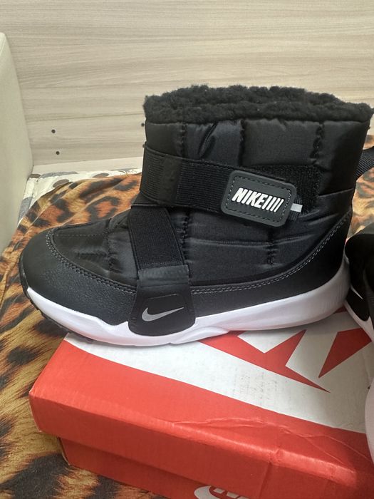 Продаю новые  сапожки (дутыши)