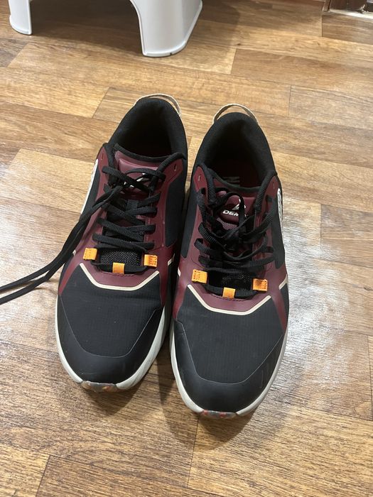 Продам кроссовку Demix