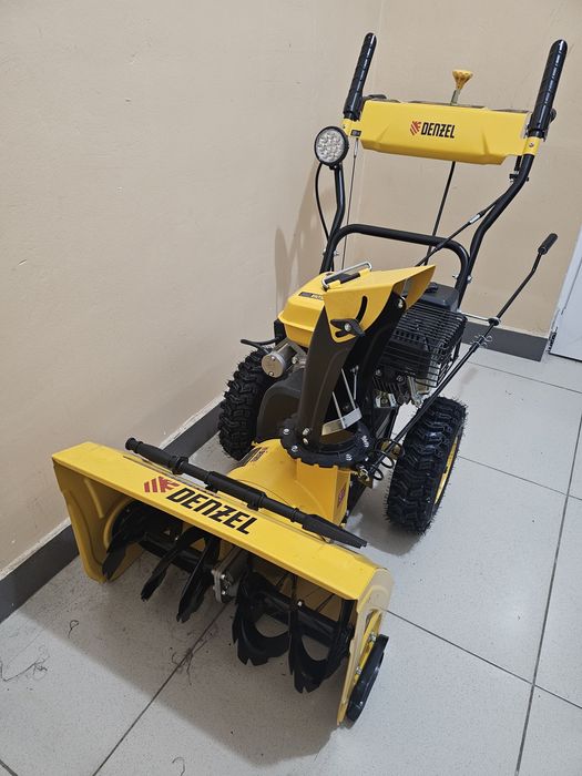 Снегоуборочную машину!