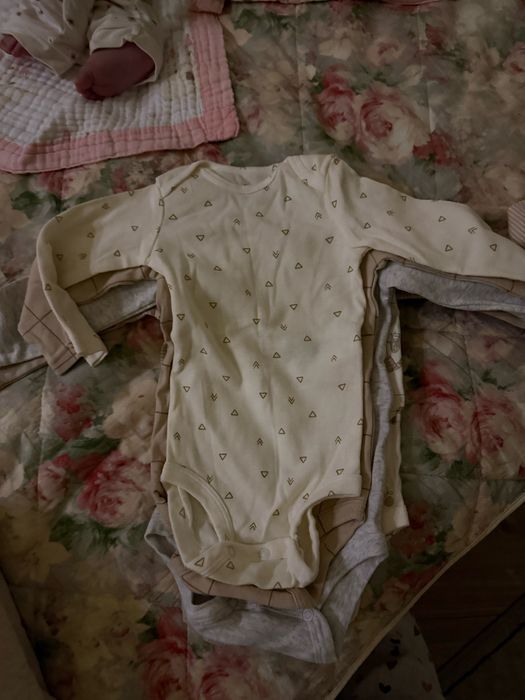 Продам 6 шт бодикоа carters