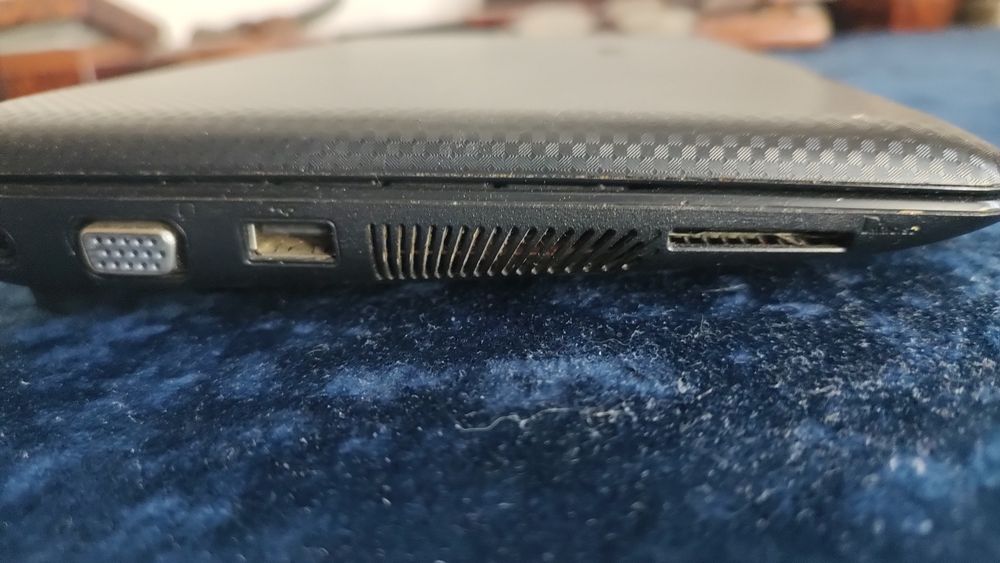 Mini-laptop pentru piese