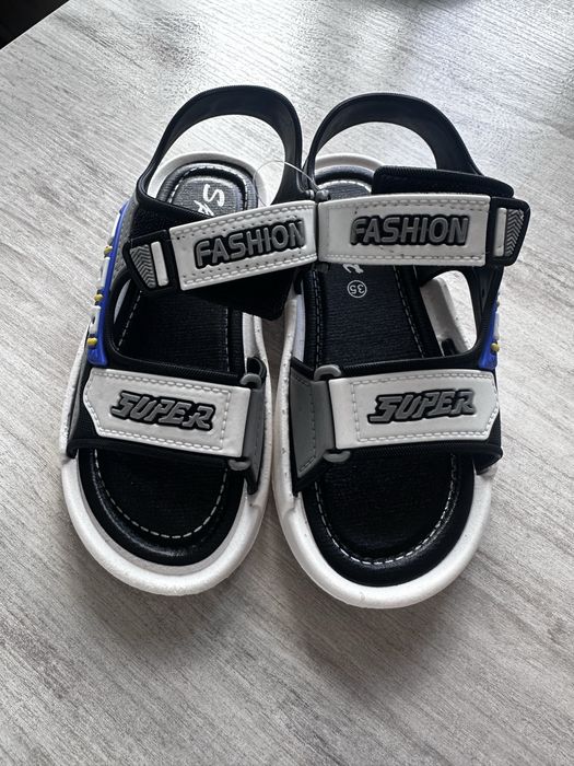 Сандали новые 35р