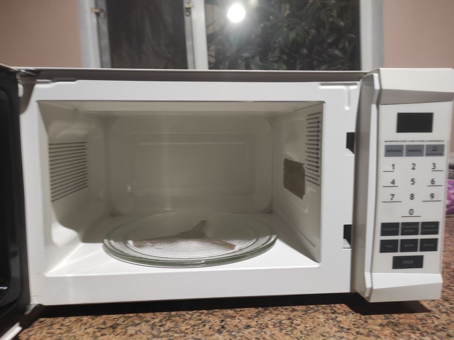 Продам микроволновую печь AVA