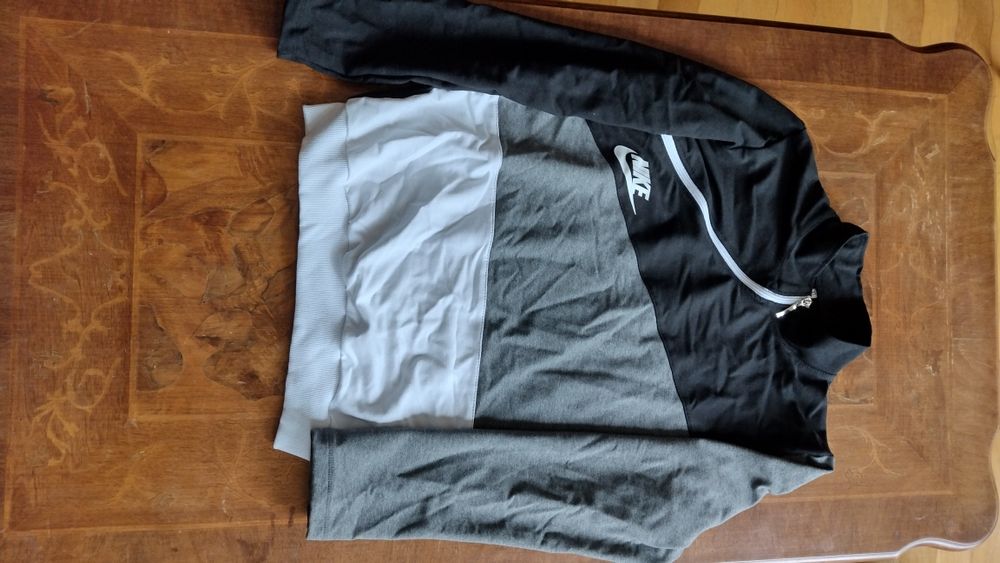 Мъжки тениски и суичър