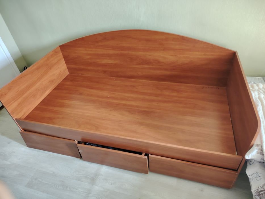 Кровать односпальная с ящиками