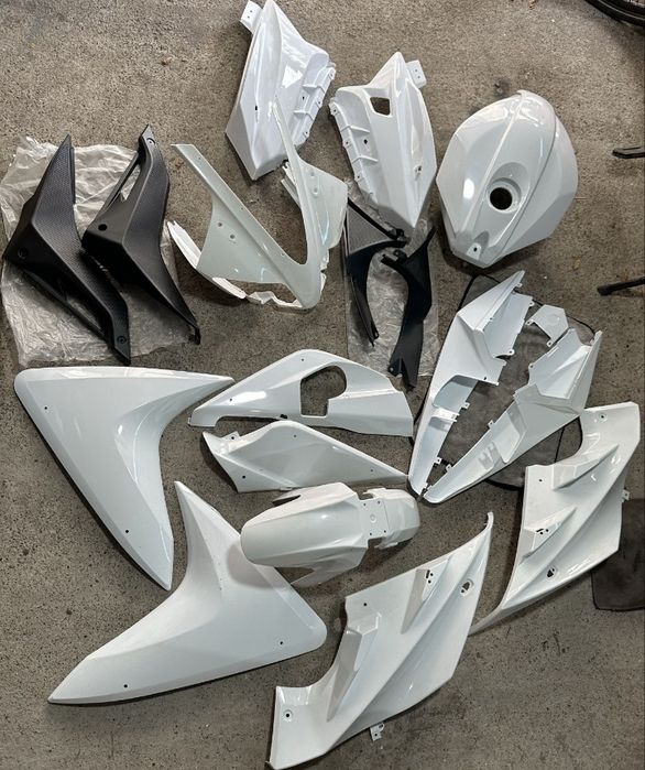 Vând diferite piese motociclete yzf, cbr ,etc