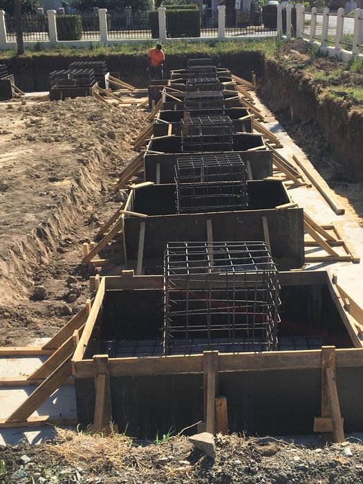 Echipa.Executam constructii la rosu/interioare( FIRMA)