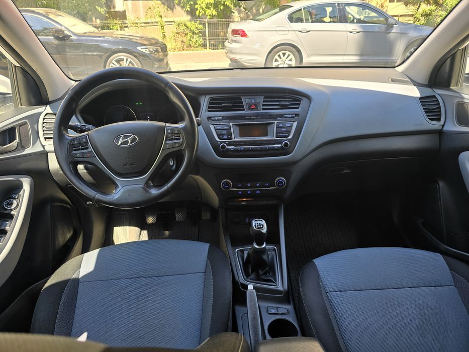 Vând Hyundai i20