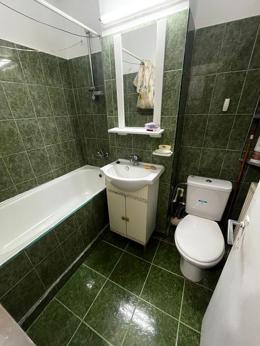 Închiriez garsoniera