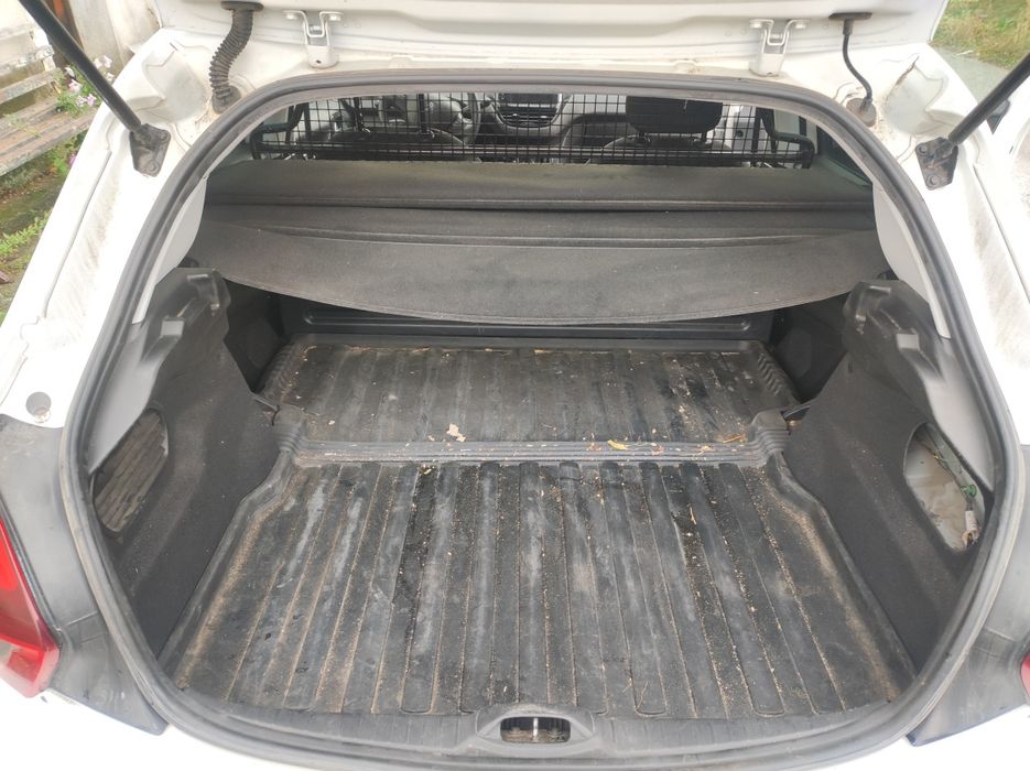 На части!!!Пежо-208,1.6HDI-75к.с.