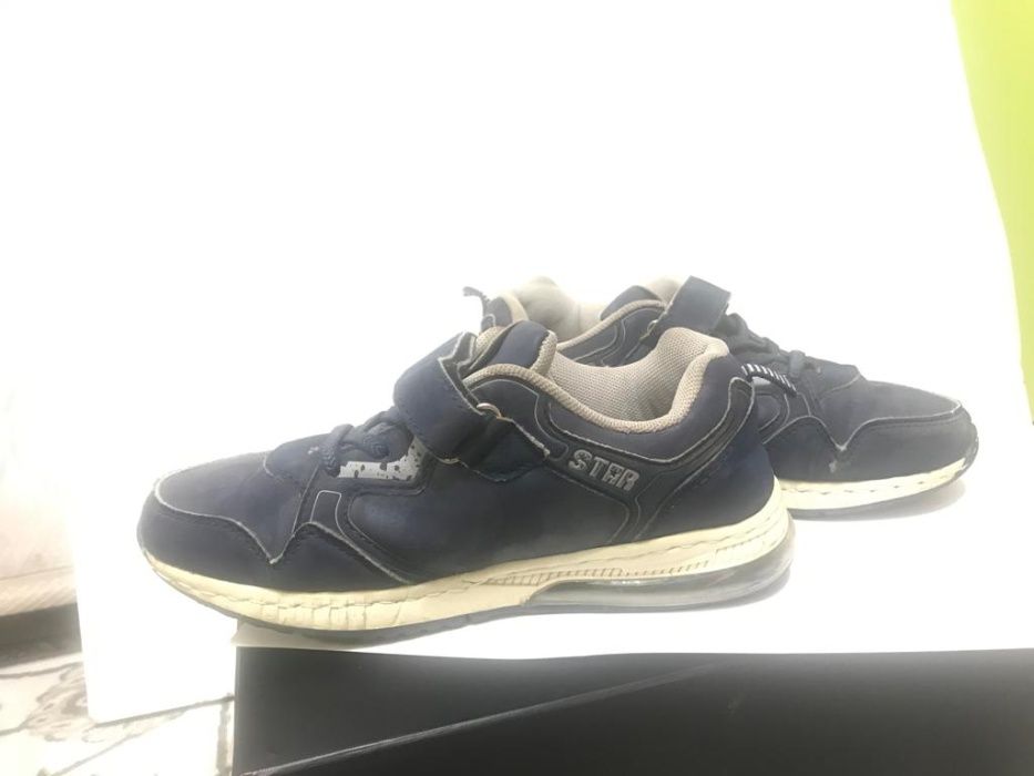 Продам кроссовку кроссовка для мальчиков