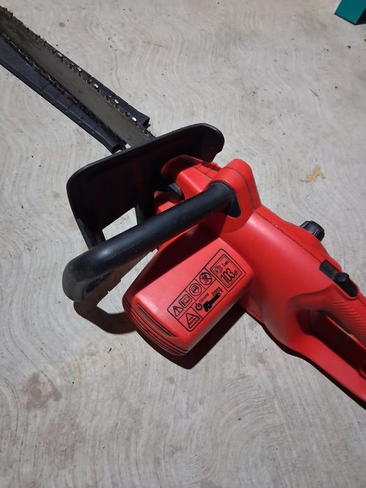 Fierăstrău electric cu lanț Black & Decker GK1940T