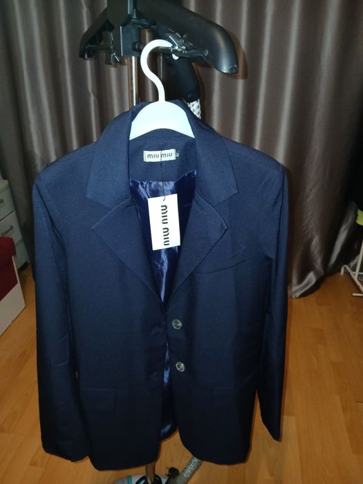 Костюм брючный на девушку  42 р