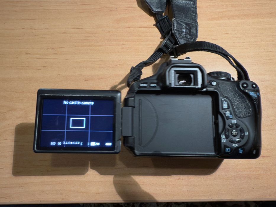 Canon 600D + китов обектив