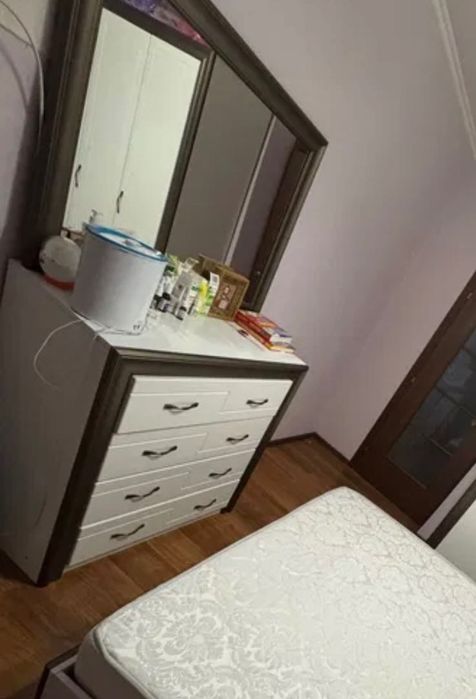 Комод с зеркалом