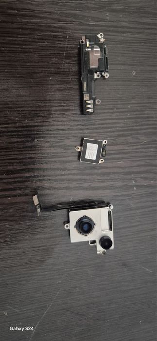 Камера задняя на айфон 14. все за 15 отдам.