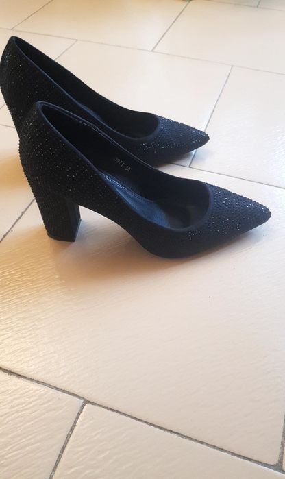 Дамски обувки със дебел ток