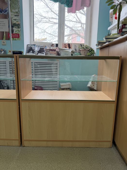 Витринные стеллажи