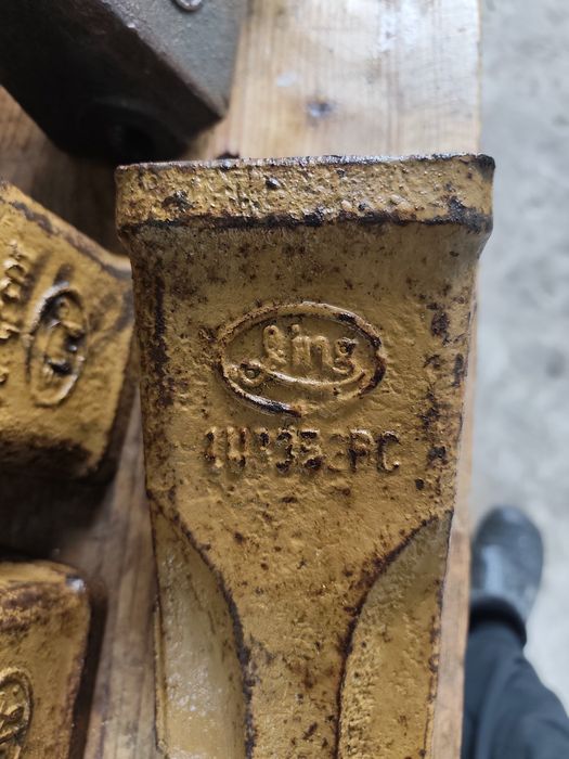 Зубья коронки на ковш экскаватора