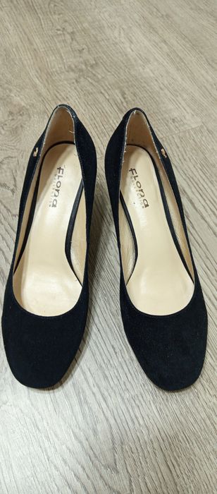 Продаю туфли замшевые