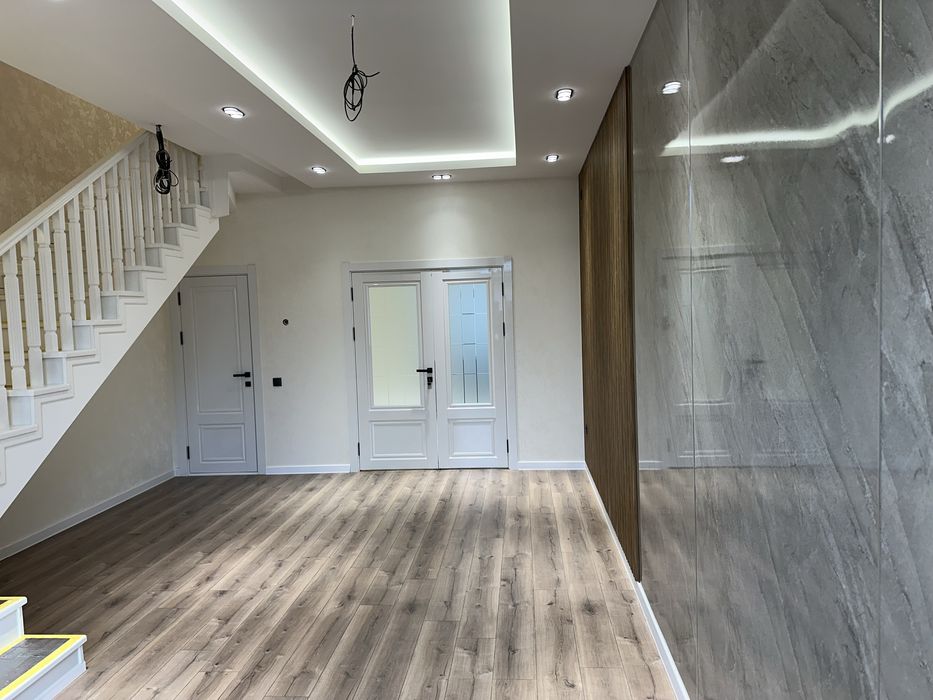 Янги Коттедж ремонтли 135 кв.м 3 қаватлик кадастри тайёр Рисовий