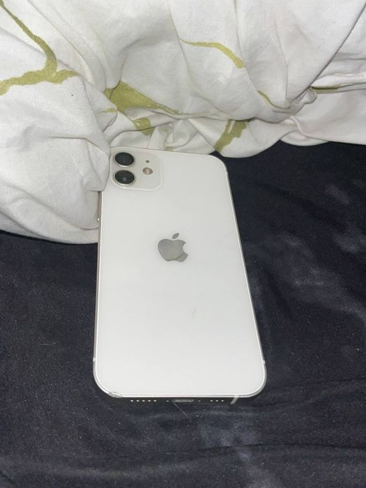 Продам IPhone 12 White 128гб.