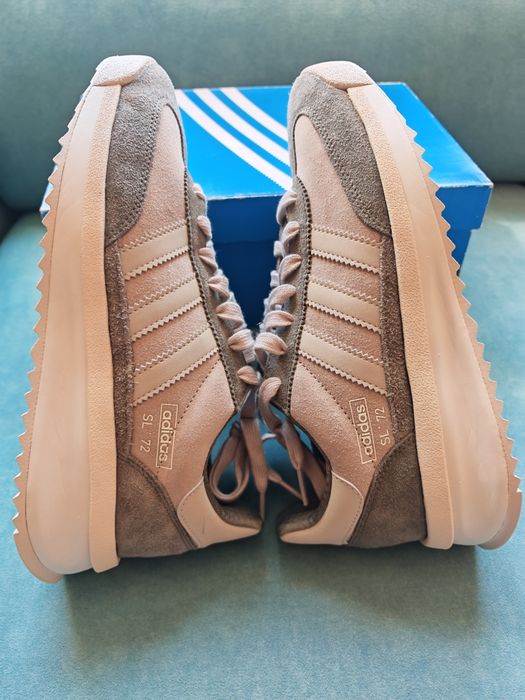 Маратонки Adidas .