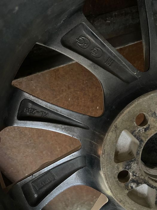 Продам комплект зимних колес R17