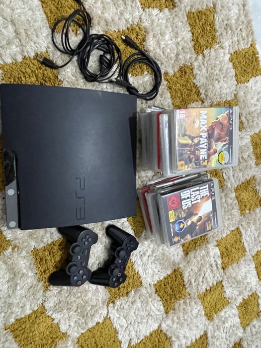Vând ps3 cu 2 console!