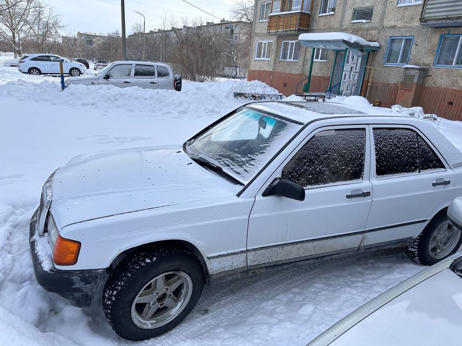 Продам машину Mercedes 190