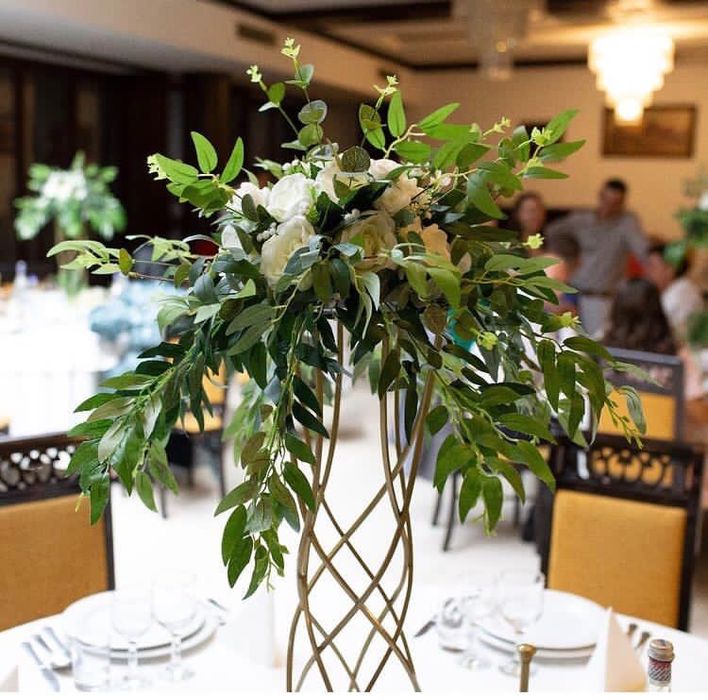 Decorațiuni nunta,mascote,gobflabile,fotobooth,aranjamente flori,covor