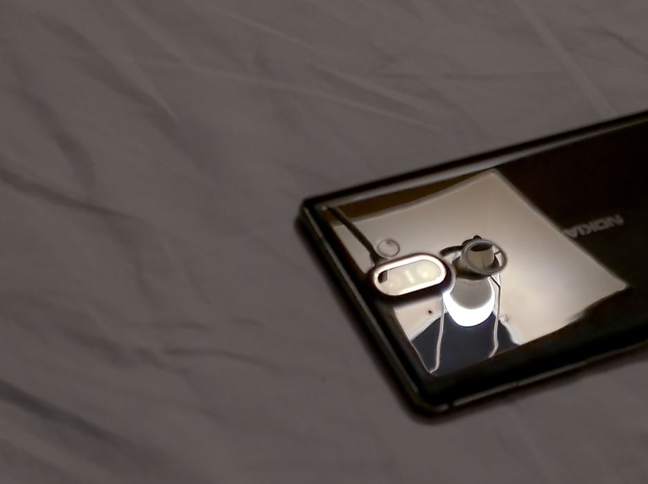 Nokia 8 Sirocco cu ecran crăpat ușor