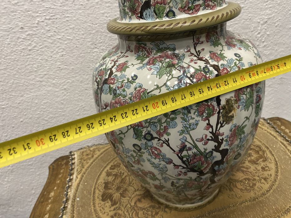 Голяма белгийска ваза с капак урна от порцелан