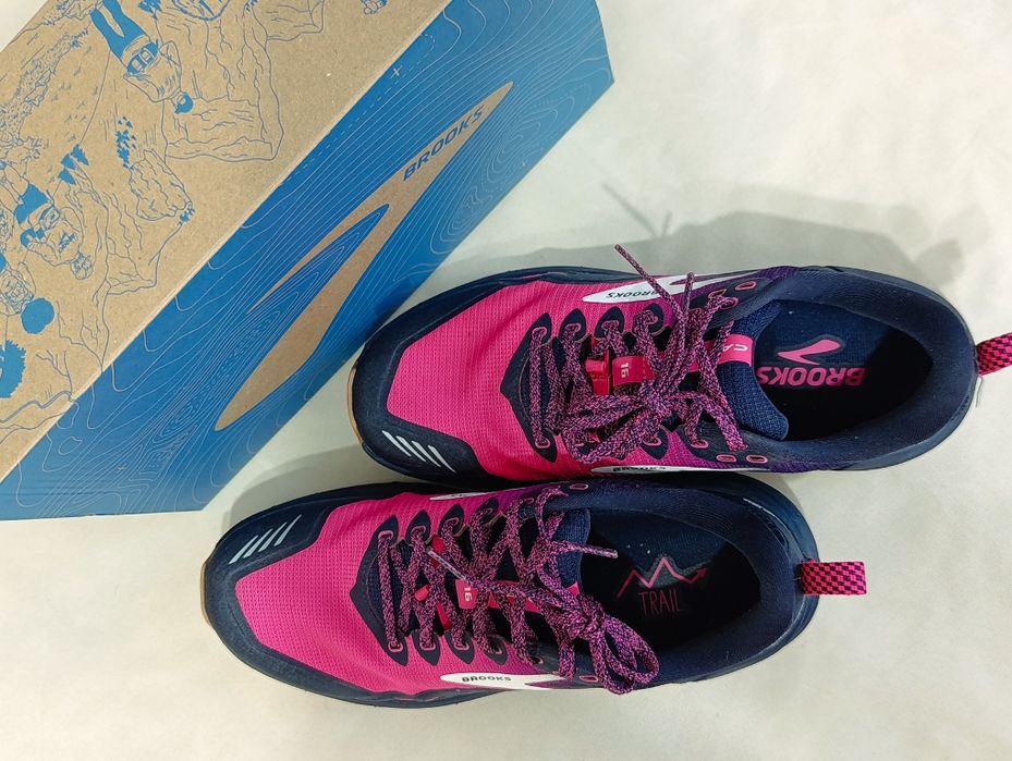Brooks Дамски обувки за бягане Brooks Cascadia 16