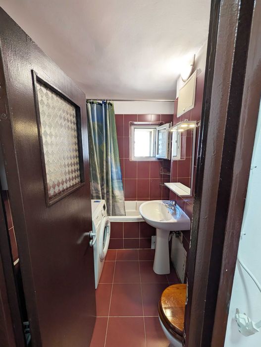 Inchiriere 3 camere, Piata Victoriei (4 min.) ** 570 EUR